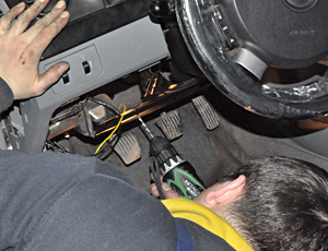 Установка автосигнализации на автомобиль.