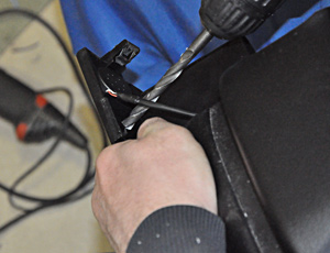 Правильный монтаж считывателя электронных ключей и светодиодного индикатора - обеспечение скрытности установки и эксплуатации автосигнализации FAUST-11.