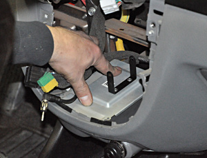 Сирена имеет направленный звуковой фронт, поэтому при монтаже требуется обеспечить максимальное звуковое давление на месте водителя.